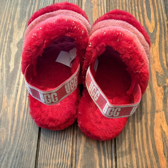 UGG fluff yeah in metallic red - Picture 4 of 7